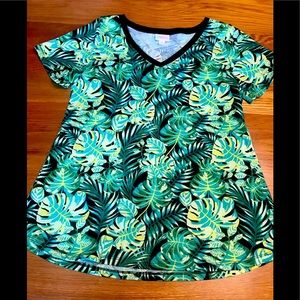 LuLaRoe Christy Tee size Medium